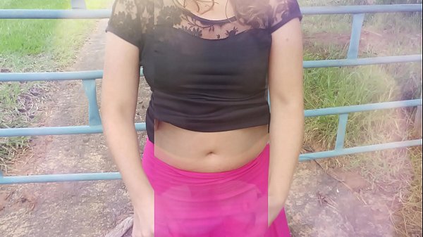 பண்ணையில் விளையாடுவது, ஒரு உண்மையான வீட்டு மனைவி, பிச் பிச் மற்றும் காட்டில் அவளது கணவன்